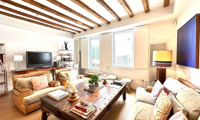 Jeronimos Apartment | Beautiful Penthouse in the Center of Madrid