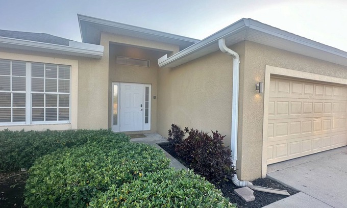 Harris House | Beautiful Pet friendly 4BR Property W/Large fenced Backyard Centrally Located