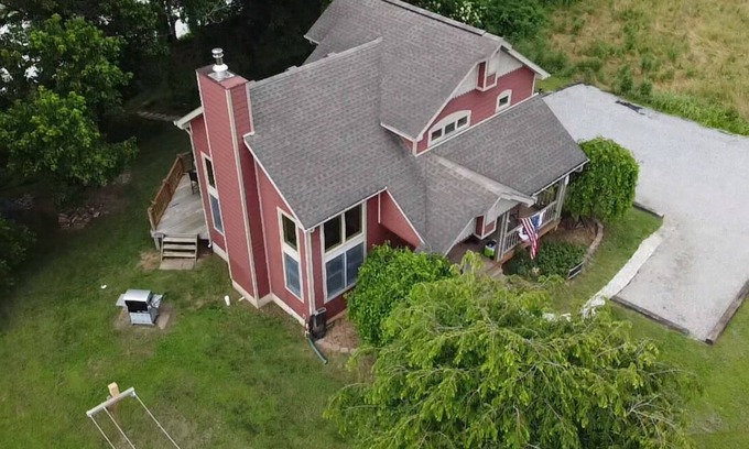 Burkesville House | Beautiful Pet Friendly Home on the Cumberland River! Fish, Hike, Relax!
