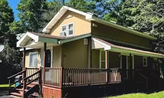 Stow House | Beautiful Pet friendly cottage by the Stow Ferry