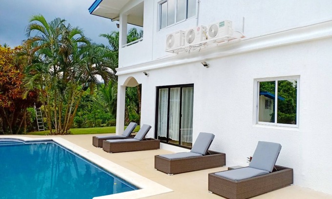 San Pedro Villa | Beautiful villa with pool 3000 sqm tropical garden