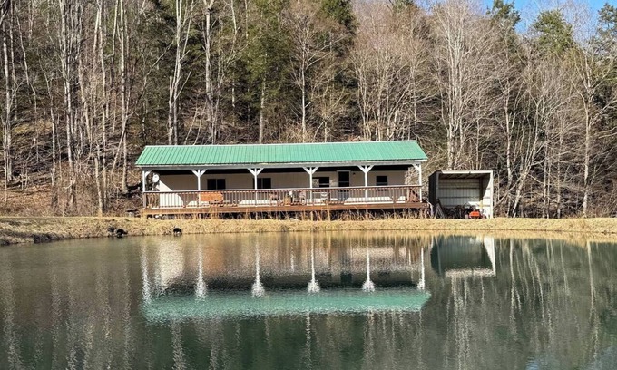 Dailey House | Beautiful Pond Retreat/Mountain Hiking/National Forest!