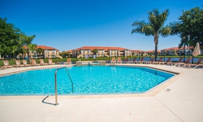 Sarasota Condo | Beautiful pool great location near to the beach. Special Prices for Nov and Dec!