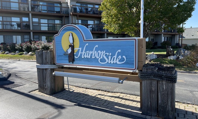 Port Clinton Condo | Beautiful Port Clinton Condo with Lake View! Short Walk to the Jet Express!