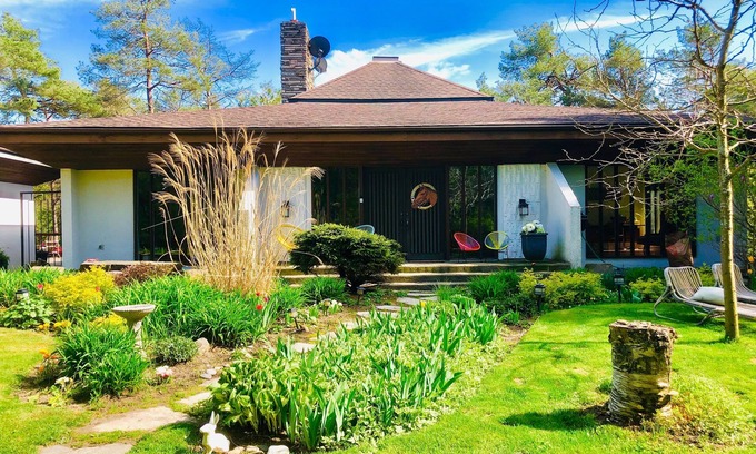 Adjala-Tosorontio House | Beautiful & Private Mid Century Modern Country-House on 10 Acres near Caledon!