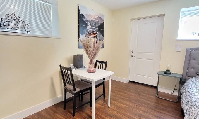 Port Coquitlam House | Beautiful private entrance room in heart of Port Coquitlam!