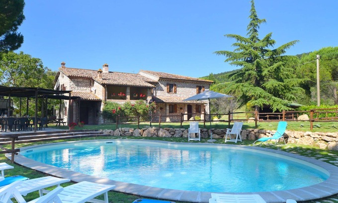 Massa Martana Villa | Beautiful private villa for 9 people with WIFI, private pool, TV, patio, pets allowed and parking