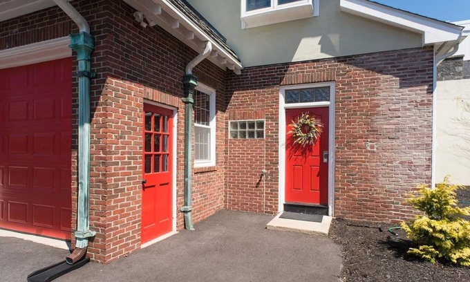 Brook Farm House | Beautiful, private and tranquil 2 bedroom historic Boston carriage house.