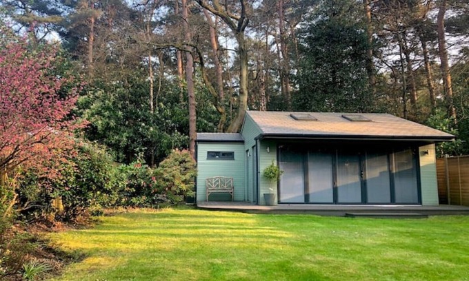 Camberley Cabin | Beautiful, private, garden, woodland sanctuary