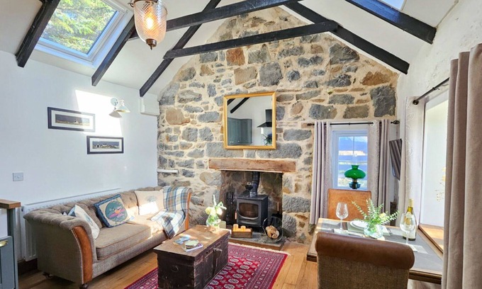 Struan House | Beautiful private villa for 2 guests with WIFI, TV, patio and panoramic view