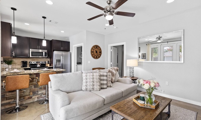 North Central Carrollton House | Beautiful Private Guest House