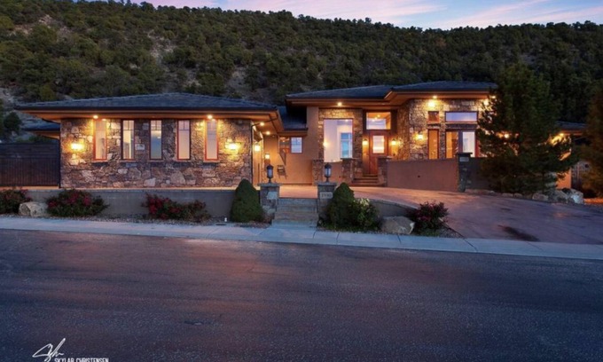 Cedar City House | Beautiful Private Guest house, extra large soaking tub!