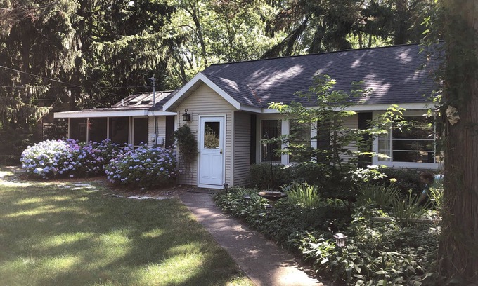Shorewood-Tower Hills-Harbert House | Beautiful Private Harbert Beach cottage well appointed on a quiet private lane