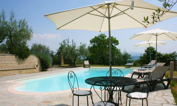 Civitella in Val di Chiana Villa | Beautiful private villa with private pool, WIFI, TV, pets allowed and parking, close to Arezzo