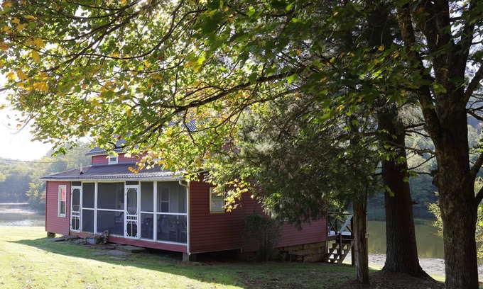 Freeport Cottage | Beautiful Private Lakefront Cottage with Hot tub