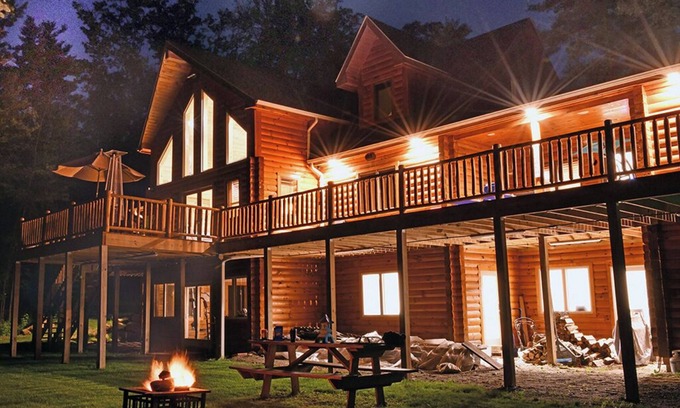 Weare House | Beautiful Private Lakefront new Log Home