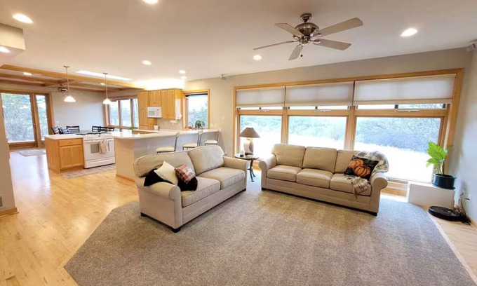 Rochester House | Beautiful, Private, Nature & Hot tub! 4 miles to Mayo