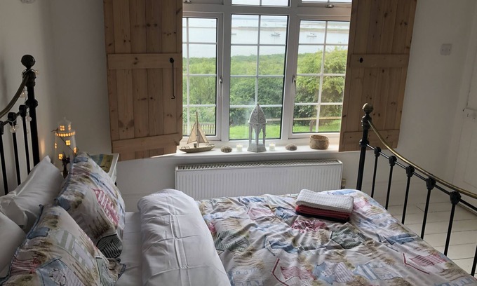 Layer Marney Cottage | Beautiful Private Room With Sea Views (Breakfast Not Included)