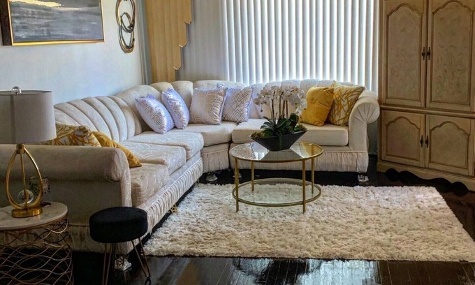 Los Angeles House | Beautiful private residence in quiet neighborhood. 5 mins. from SoFi Stadium