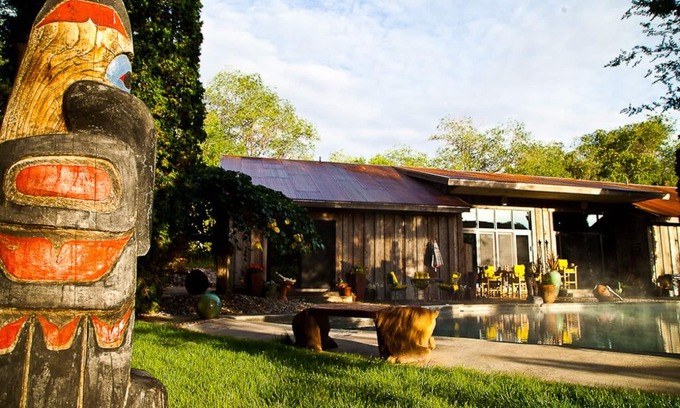 Buhl House | Beautiful Private Riverfront Geothermal Hot Springs Home