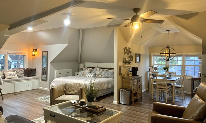 Historic Downtown Franklin House | Beautiful Private Spacious Suite Downtown Franklin