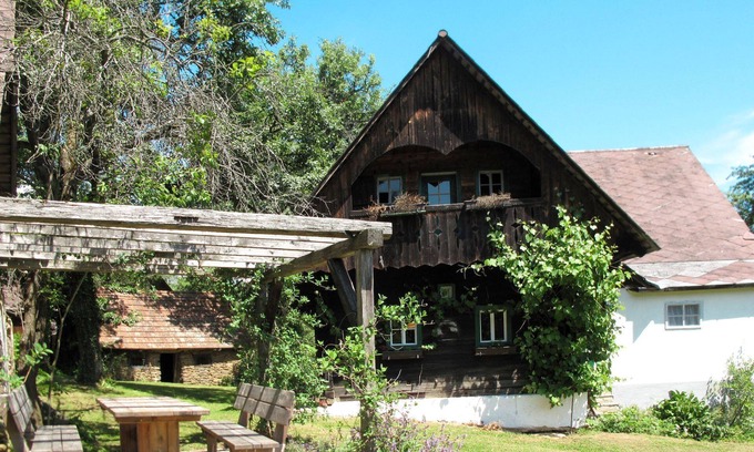 Schwanberg House | Beautiful private villa for 5 people with TV, patio, pets allowed and parking