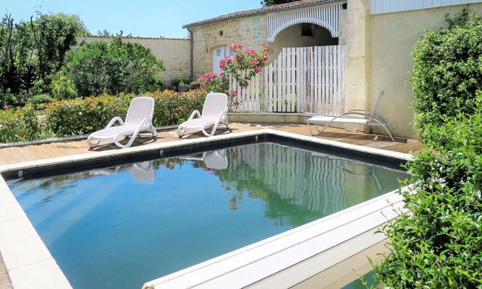 Vertheuil House | Beautiful private villa for 4 people with WIFI, private pool, terrace and parking