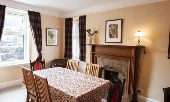 Drumnadrochit House | Beautiful private villa for 6 guests with WIFI, TV, patio and parking