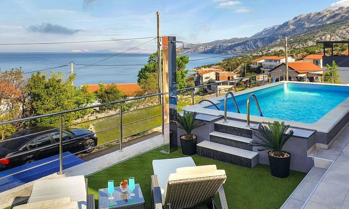 Prizna House | Beautiful private villa for 8 people with A/C, private pool, WIFI, TV and terrace