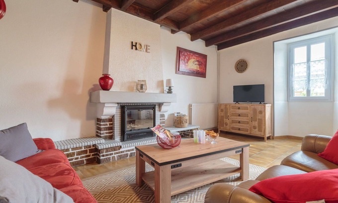 Berneuil Villa | Beautiful private villa for 4 guests with WIFI, TV, terrace, pets allowed and parking