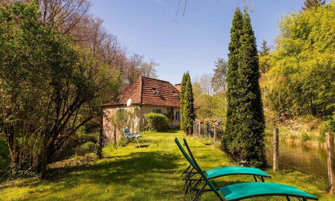 Teyssieu House | Beautiful private villa for 4 guests with TV, terrace, pets allowed and parking