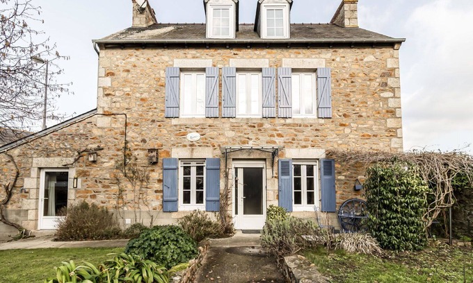 Yffiniac House | Beautiful private villa for 8 guests with WIFI, TV, pets allowed and parking