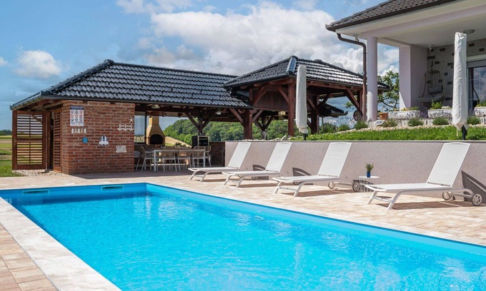 Municipality of Krizevci House | Beautiful private villa with private pool, WIFI, A/C, TV, terrace, pets allowed and panoramic view