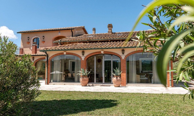 Manciano Villa | Beautiful private villa for 9 guests with private pool, A/C, WIFI, patio and pets allowed