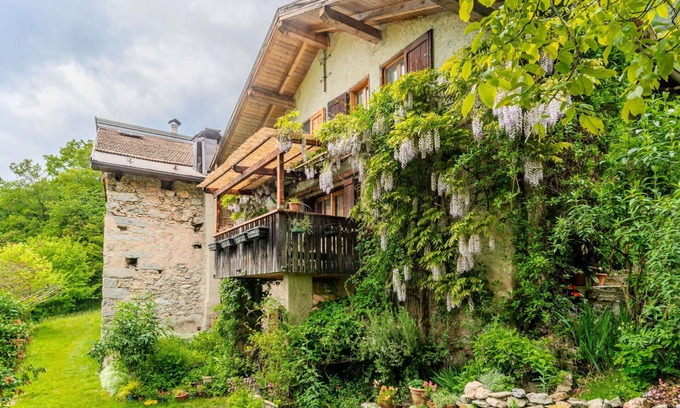 Preore House | Beautiful private villa for 6 guests with TV, patio, pets allowed, panoramic view and parking