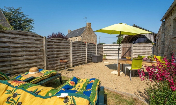 Ploumilliau House | Beautiful private villa for 4 people with WIFI, TV, patio, pets allowed and parking