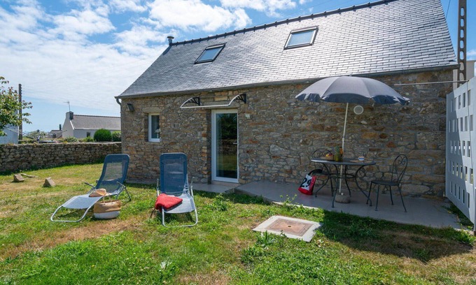 Plogoff House | Beautiful private villa for 4 guests with TV, terrace, pets allowed and parking
