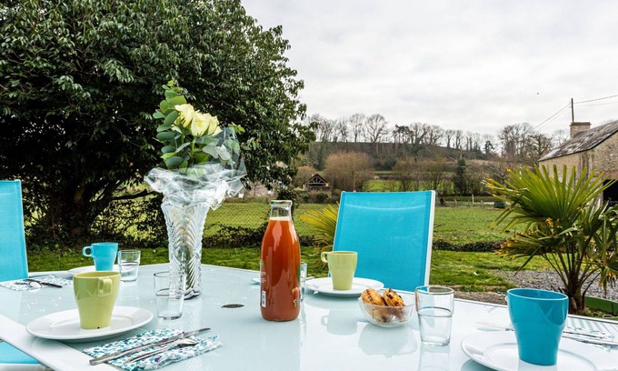 Commes House | Beautiful private villa for 2 people with WIFI, TV, terrace and pets allowed