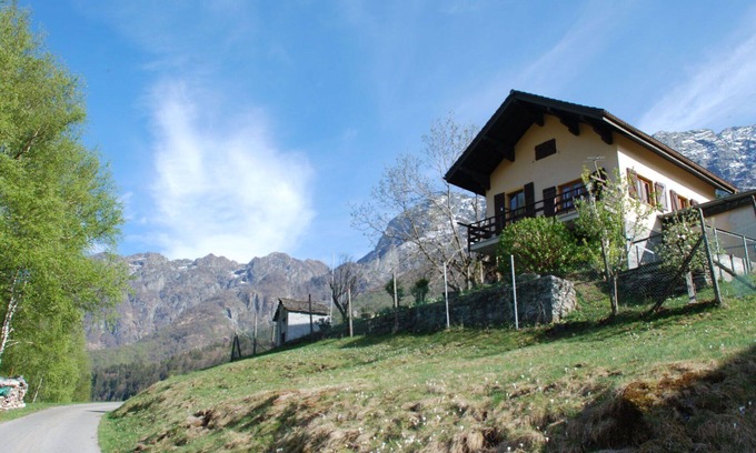 Camedo House | Beautiful private villa for 4 people with TV, patio, pets allowed, panoramic view and parking