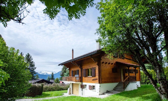 Ollon House | Beautiful private villa for 10 people with WIFI, TV, terrace and parking