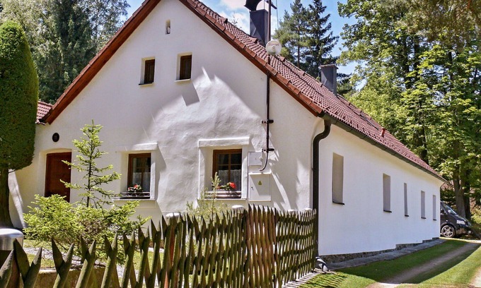 Locenice Villa | Beautiful private villa for 8 guests with private pool, WIFI, TV, terrace, pets allowed and park.