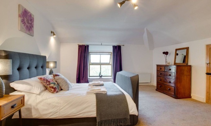 Henllan Villa | Beautiful private villa for 10 people with WIFI, TV, patio, panoramic view and parking