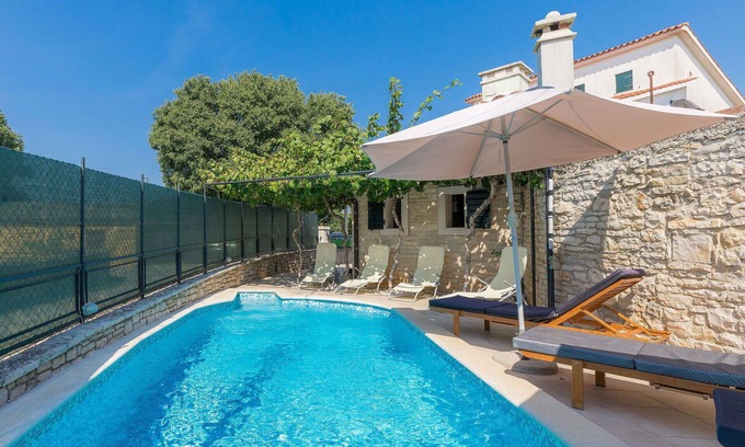 Divsici House | Beautiful private villa for 8 guests with A/C, private pool, WIFI, TV, terrace and pets allowed