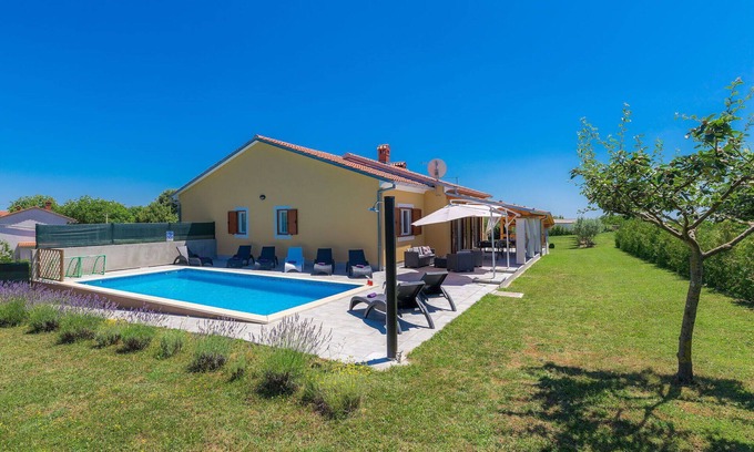 Juricev Kal House | Beautiful private villa for 10 guests with A/C, WIFI, private pool, TV and terrace