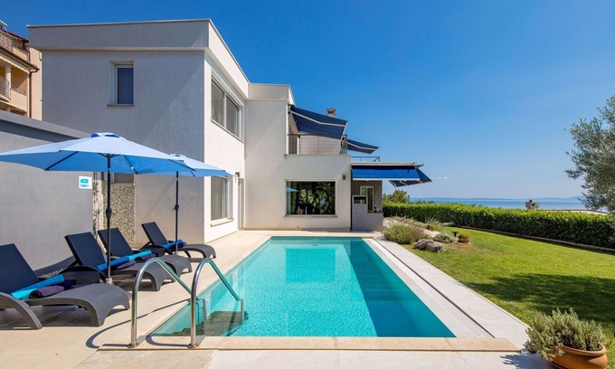 Rubesi Villa | Beautiful private villa for 10 guests with WIFI, A/C, private pool, TV, terrace and parking