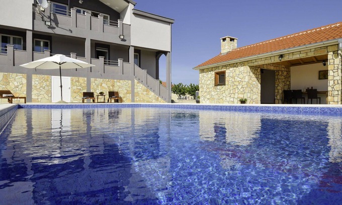 Suhovare House | Beautiful private villa with WIFI, private pool, A/C, TV, terrace, pets allowed and panoramic view