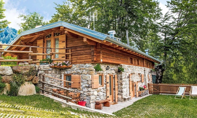 Borgo Valsugana House | Beautiful private villa for 6 guests with WIFI, TV, patio, pets allowed, panoramic view and park.