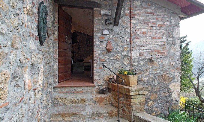 Monticiano Villa | Beautiful private villa for 6 guests with WIFI, private pool, TV, patio, pets allowed and parking