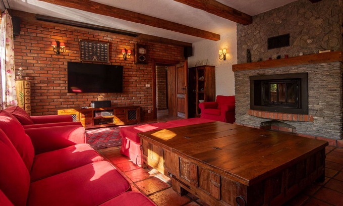 Grunwald House | Beautiful private villa with WIFI, hot tub, TV, terrace, pets allowed, panoramic view and parking