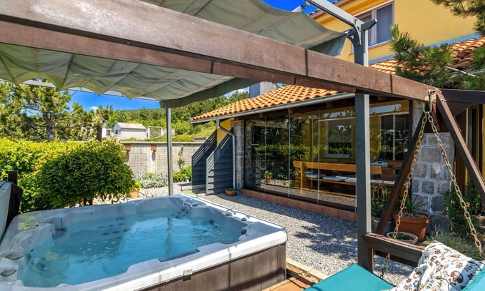 Vratarusa House | Beautiful private villa with WIFI, private pool, hot tub, A/C, TV, terrace and panoramic view